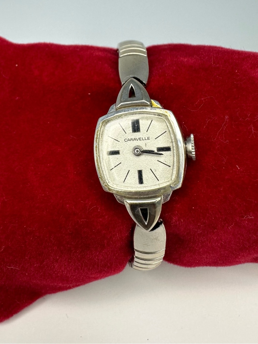 Vtg Caravelle Women's Silver-Tone Wind Stretch Bracelet Watch - Silver Dial